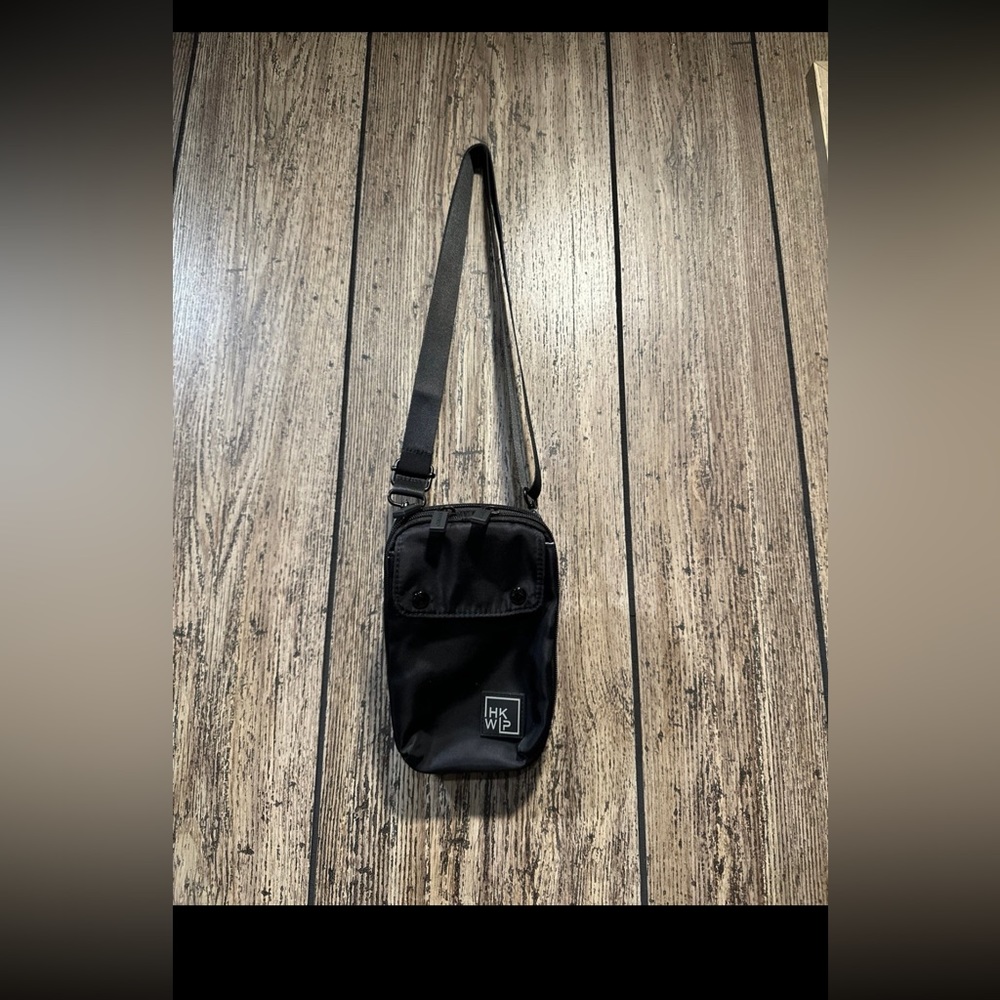 IHKWIP THE EVERYDAY ESSENTIALS CROSSBODY BAG